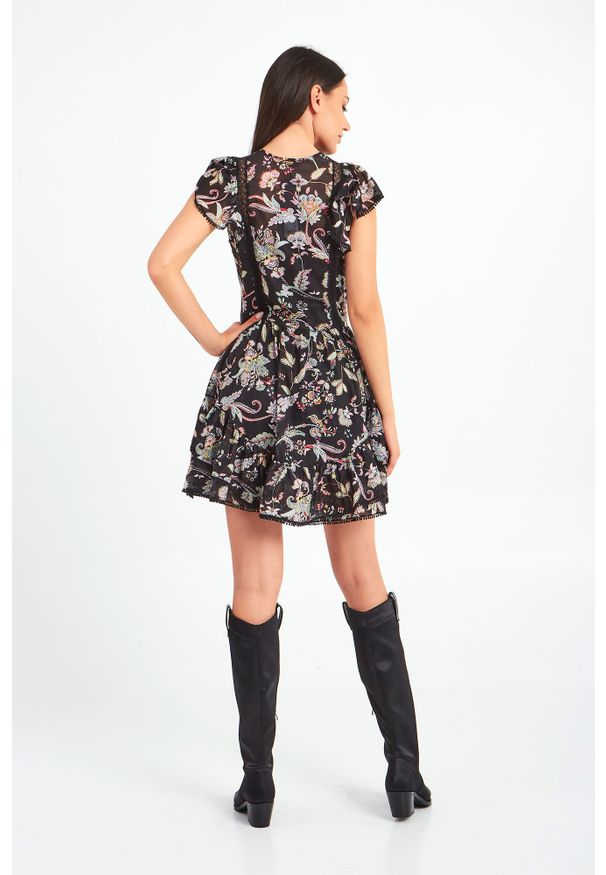 TwinSet - SUKIENKA TWINSET. Materiał: koronka. Wzór: kolorowy, aplikacja, koronka. Długość: mini
