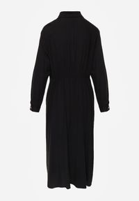 Born2be - Czarna Wiskozowa Sukienka Koszulowa z Marszczeniem i Guzikiem w Talii Lennatha. Okazja: na co dzień. Kolor: czarny. Materiał: wiskoza. Typ sukienki: koszulowe. Styl: casual, elegancki, klasyczny #8