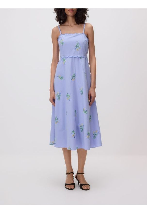 Reserved - Bawełniana sukienka z haftem - jasnoniebieski. Kolor: niebieski. Materiał: bawełna. Wzór: haft