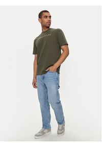 Tommy Jeans Jeansy Skater DM0DM20201 Niebieski Loose Fit. Kolor: niebieski