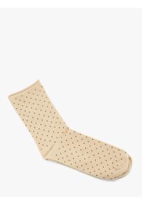 Ryłko - Bezuciskowe beżowe skarpety damskie. Kolor: beżowy. Materiał: poliamid, bawełna, elastan. Wzór: kropki #1
