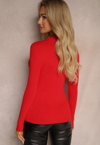 Renee - Czerwony Prążkowany Golf z Dekoltem Ozdobionym Cyrkoniami i Wycięciem Meriannes. Okazja: na co dzień. Typ kołnierza: golf. Kolor: czerwony. Materiał: prążkowany. Wzór: aplikacja. Styl: casual, elegancki #2