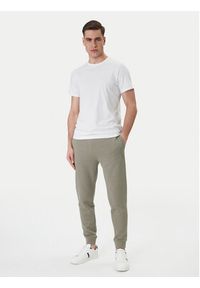 Guess Spodnie dresowe Z2YB22 KAIJ1 Zielony Regular Fit. Kolor: zielony. Materiał: bawełna #4