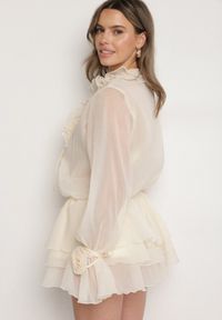 Born2be - Beżowa Rozkloszowana Sukienka Tiulowa z Falbanami i Kwiatowymi Broszkami Miranisea. Okazja: na co dzień. Kolor: beżowy. Materiał: tiul. Wzór: kwiaty. Typ sukienki: rozkloszowane. Styl: casual, klasyczny, elegancki #2