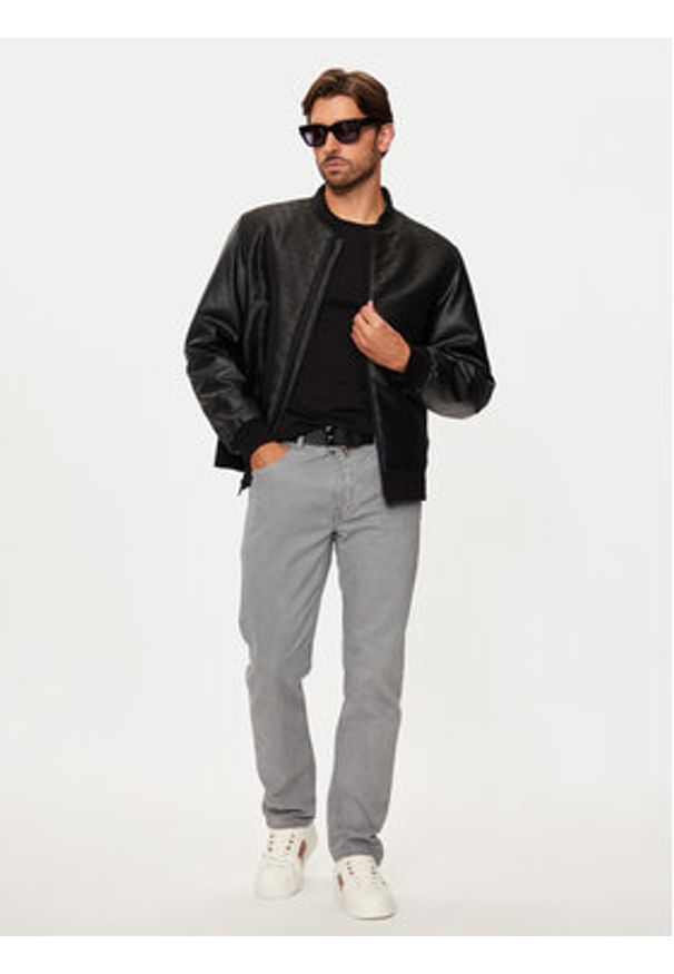 Guess Kurtka bomber M4BL3G WFIR2 Czarny Regular Fit. Kolor: czarny. Materiał: syntetyk
