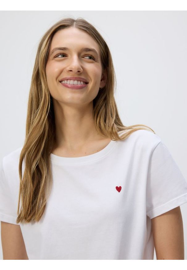 Reserved - T-shirt z drobnym haftem - biały. Kolor: biały. Materiał: bawełna, dzianina. Wzór: haft