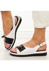 Białe skórzane sandały damskie Jezzi 18-50. Okazja: na co dzień, na spacer. Kolor: biały. Materiał: skóra. Wzór: geometria, aplikacja. Sezon: wiosna, lato. Styl: casual, elegancki #1