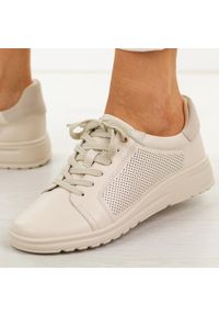 POTOCKI - Beżowe skórzane półbuty damskie Potocki 19404. Okazja: na co dzień. Zapięcie: sznurówki. Kolor: beżowy. Materiał: skóra. Szerokość cholewki: normalna. Wzór: ażurowy. Sezon: wiosna, jesień, lato. Styl: casual, elegancki, klasyczny #1