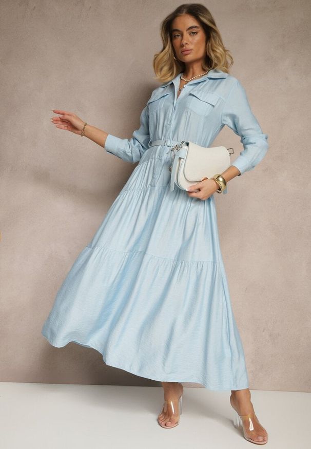Renee - Niebieska Rozkloszowana Sukienka z Wiskozy z Guzikami i Paskiem Ronesa. Okazja: na co dzień. Kolor: niebieski. Materiał: wiskoza. Typ sukienki: proste. Styl: elegancki, casual