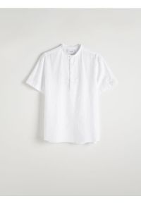Reserved - Koszula regular ze stójką - biały. Typ kołnierza: kołnierzyk stójkowy. Kolor: biały. Materiał: bawełna