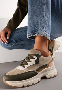 Renee - Ciemnobeżowe Sneakersy na Grubej Podeszwie Ozdobione Metalicznymi Lamówkami Sawla. Kolor: beżowy. Wzór: aplikacja #1