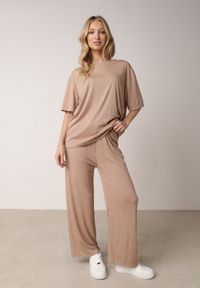 Born2be - Beżowy Komplet Oversize z Cyrkoniami T-shirt i Spodnie Arnatea. Kolor: beżowy. Wzór: aplikacja #1