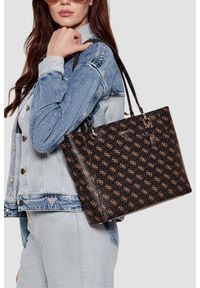 Guess - GUESS Brązowa damska shopperka logowana Noelle Tote. Kolor: brązowy. Materiał: skórzane #7