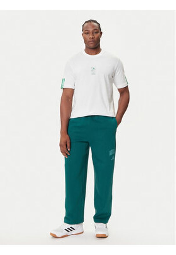Adidas - adidas T-Shirt Stadium Ticket JM6473 Biały Loose Fit. Kolor: biały. Materiał: bawełna