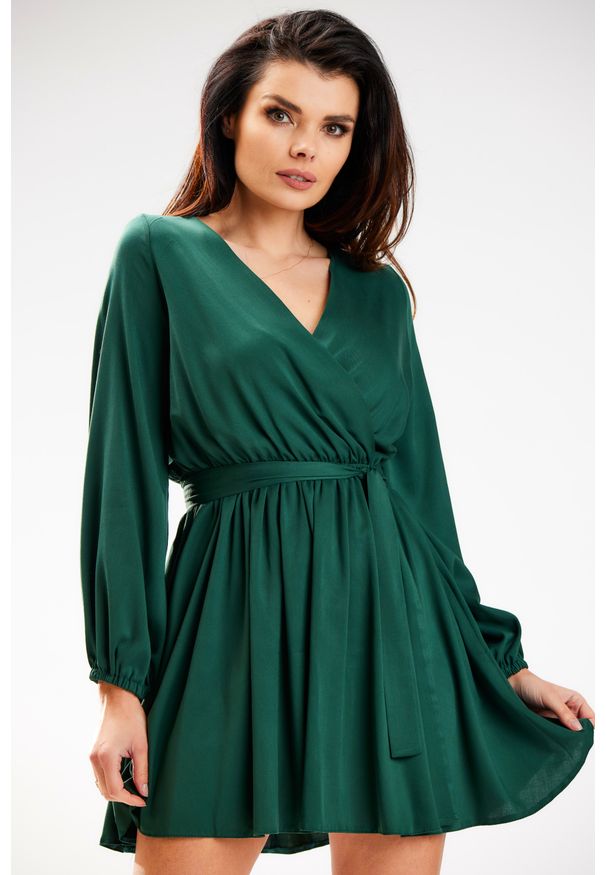 Awama - Krótka Sukienka z Zakładanym Dekoltem - Zielona. Kolor: zielony. Materiał: elastan, wiskoza. Długość: mini