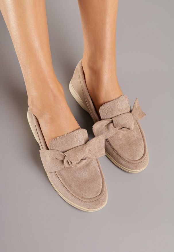 Born2be - Ciemnobeżowe Mokasyny Ozdobione Kokardami Tulosea. Okazja: na co dzień. Kolor: beżowy. Materiał: jeans. Wzór: aplikacja. Styl: casual, klasyczny, elegancki