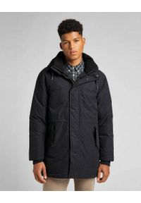 Lee - LEE ESSENTIAL PARKA MĘSKA KURTKA ZIMOWA BLACK L88COD01 112141013. Sezon: zima