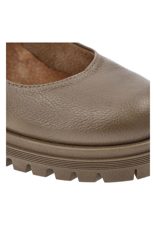 Brązowe Półbuty Armodo Eleganckie Obuwie Damskie Na Obcasie. Okazja: na spotkanie biznesowe, na co dzień. Zapięcie: klamry. Kolor: brązowy. Materiał: skóra. Obcas: na obcasie. Styl: elegancki. Wysokość obcasa: średni