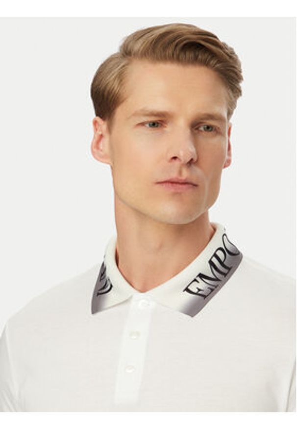 Emporio Armani Polo EM000571 AF20432 U0002 Biały Regular Fit. Typ kołnierza: polo. Kolor: biały. Materiał: bawełna