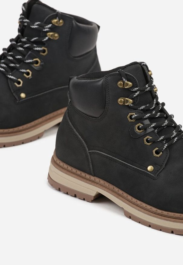 Born2be - Czarne Trapery Trzewiki Ozdobione Przeszyciami Zobelle. Okazja: na co dzień. Kolor: czarny. Materiał: jeans. Wzór: aplikacja. Styl: elegancki, casual, klasyczny