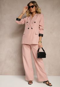 Renee - Różowa Taliowana Marynarka Ozdobiona Klapami Evelhiria. Okazja: na co dzień. Kolor: różowy. Materiał: jeans. Wzór: aplikacja. Styl: klasyczny, elegancki, casual