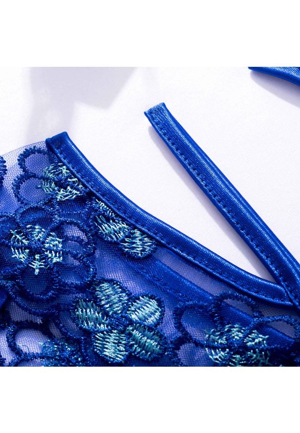 Intica - Komplet bielizny z drobnym wzorem i przezroczystymi wstawkami Solja. Kolor: niebieski. Materiał: materiał. Wzór: paski