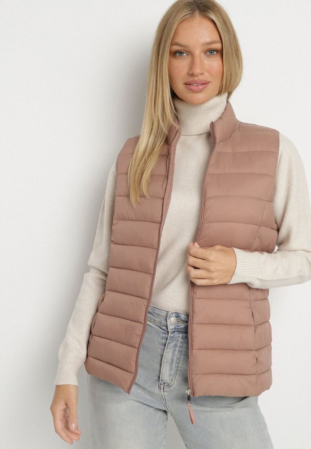 Born2be - Beżowa Pikowanana Kamizelka Sifitta. Okazja: na co dzień. Kolor: beżowy. Materiał: jeans. Styl: elegancki, casual, klasyczny