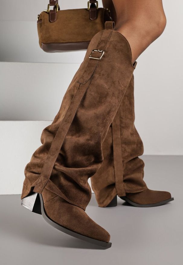 Born2be - Brązowe Kozaki Kowbojki na Stożkowym Obcasie z Wywiniętą Cholewką i Klamrą Naletea. Zapięcie: klamry. Kolor: brązowy. Szerokość cholewki: normalna. Obcas: na obcasie. Wysokość obcasa: średni