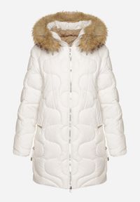 Born2be - Biała Kurtka z Kapturem z Futerkiem Zdobiona Oryginalnym Pikowaniem Oleda. Okazja: na co dzień. Typ kołnierza: kaptur. Kolor: biały. Materiał: futro. Wzór: aplikacja. Styl: casual, klasyczny #2