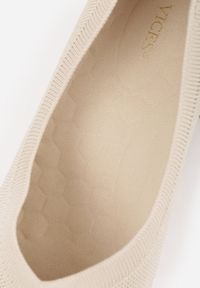 Renee - Beżowe Czółenka VICES na Geometrycznym Słupku Daphilane. Kolor: beżowy. Materiał: skóra. Wzór: geometria. Obcas: na słupku. Styl: elegancki #6