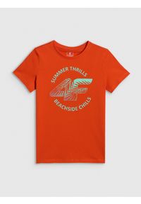 4f - 4F T-shirt loose z nadrukiem chłopięcy - czerwony 152 (11-12 lat). Okazja: na co dzień, na uczelnię. Kolor: czerwony. Materiał: dzianina, materiał, dresówka, bawełna, skóra. Wzór: nadruk. Sezon: lato. Styl: casual #1