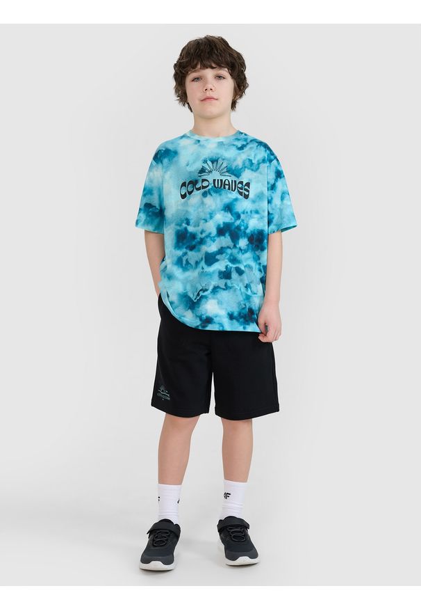 4f - 4F Spodenki dresowe chłopięce - czarne 134 (8-9 lat). Okazja: na co dzień. Kolor: czarny. Materiał: dresówka. Długość: krótkie. Wzór: gładki, napisy, ze splotem. Sezon: lato. Styl: casual, elegancki, sportowy