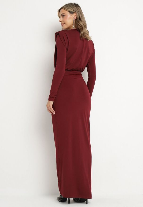 Born2be - Bordowa Koktajlowa Sukienka o Dopasowanym Kroju z Marszczeniem Besel. Kolor: czerwony. Styl: wizytowy