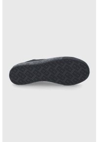 Tommy Jeans tenisówki EN0EN01673.BDS.FLATFOR damskie kolor czarny. Nosek buta: okrągły. Zapięcie: sznurówki. Kolor: czarny. Materiał: materiał. Obcas: na platformie #5