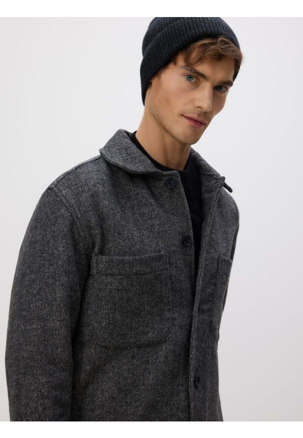 Reserved - Koszula comfort z dodatkiem wełny - ciemnoszary. Kolor: szary. Materiał: wełna