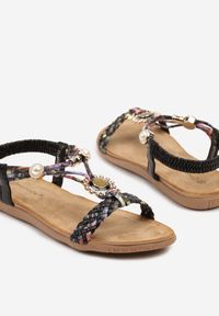 Renee - Czarne Sandały w Stylu Boho Zdobione Plecionką i Perłowymi Aplikacjami Galmaris. Okazja: na co dzień. Kolor: czarny. Wzór: aplikacja. Obcas: na płaskiej podeszwie. Styl: boho #6