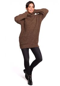 Polskie swetry - Długi ciepły sweter tunika z wysokim golfem. Okazja: na co dzień. Typ kołnierza: golf. Materiał: wełna, dzianina, poliakryl, materiał. Długość rękawa: długi rękaw. Długość: długie. Styl: casual, elegancki #3