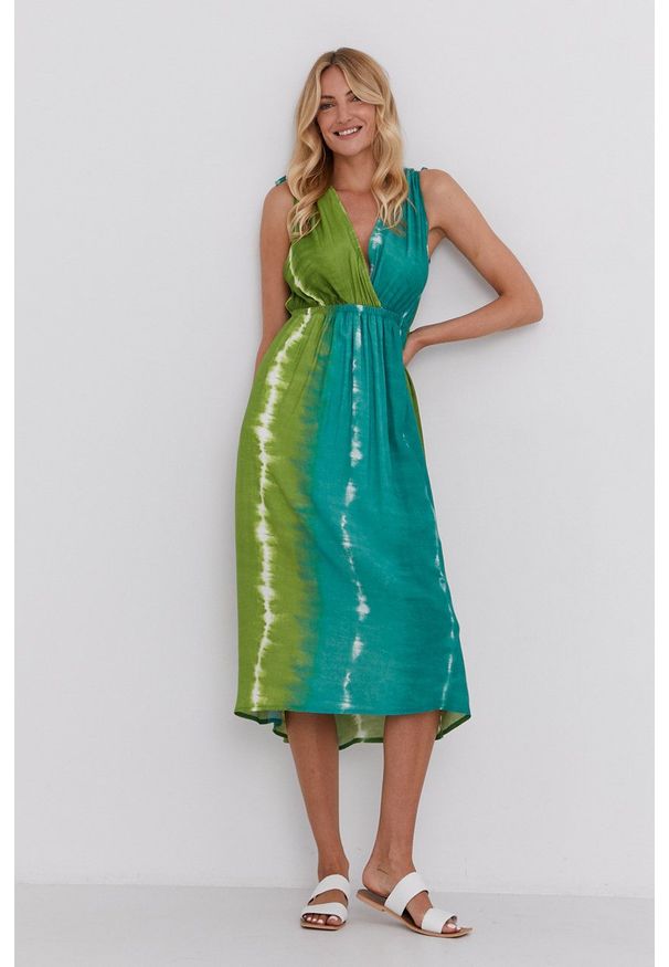 Answear Lab Sukienka kolor zielony midi rozkloszowana. Kolor: zielony. Materiał: tkanina. Typ sukienki: rozkloszowane. Styl: wakacyjny. Długość: midi