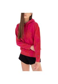 Bluza Champion Hooded Sweatshirt 116071-PS025 - czerwona. Okazja: na co dzień, na spacer. Typ kołnierza: kaptur. Kolor: czerwony. Materiał: bawełna, poliester, materiał. Wzór: aplikacja. Styl: casual, klasyczny. Sport: turystyka piesza