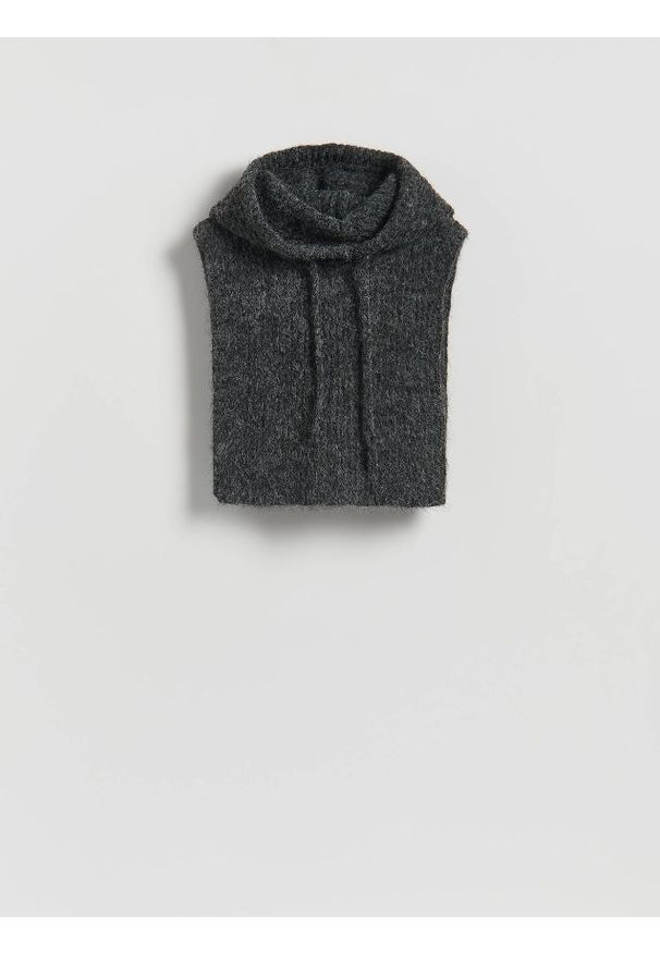 Reserved - Krótki kołnierz z kapturem - ciemnoszary. Typ kołnierza: kaptur. Kolor: szary. Długość: krótkie