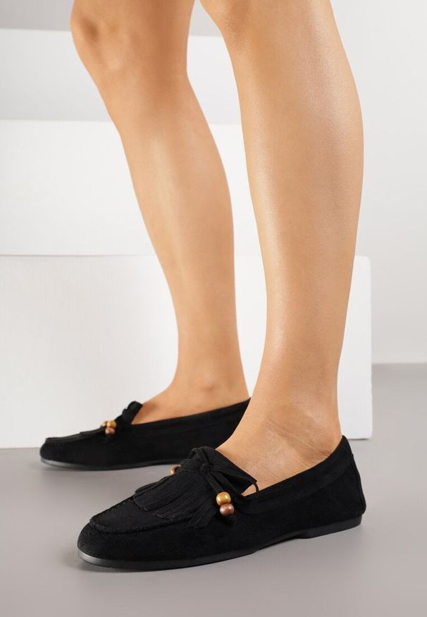 Renee - Czarne Mokasyny z Koralikami Kokardą i Frędzlami Nahda. Okazja: na co dzień. Kolor: czarny. Materiał: jeans. Styl: casual, street
