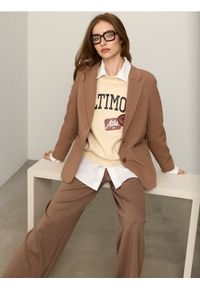 Sinsay - Bluza crewneck z motywem sportowym - kremowy. Kolor: kremowy. Styl: sportowy #1