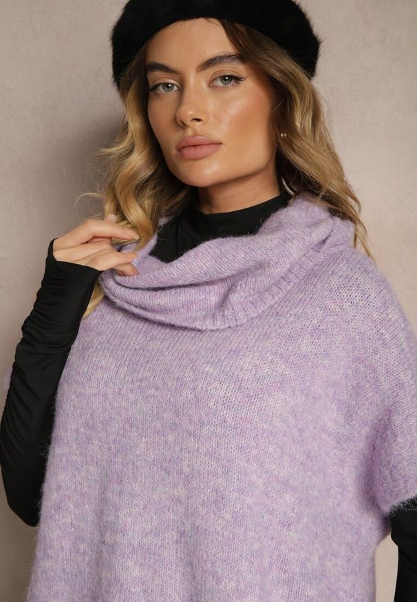 Renee - Fioletowy Golf z Krótkim Rękawem o Kroju Nietoperza Miadorae. Okazja: na co dzień, na spotkanie biznesowe. Typ kołnierza: golf. Kolor: fioletowy. Długość rękawa: krótki rękaw. Długość: krótkie. Styl: biznesowy, elegancki, casual