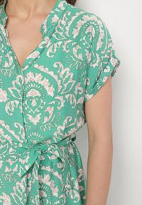 Born2be - Zielona Pudełkowa Sukienka z Wiązaniem w Talii w Abstrakcyjny Wzór Namsioli. Okazja: do pracy. Kolor: zielony. Materiał: jeans #4