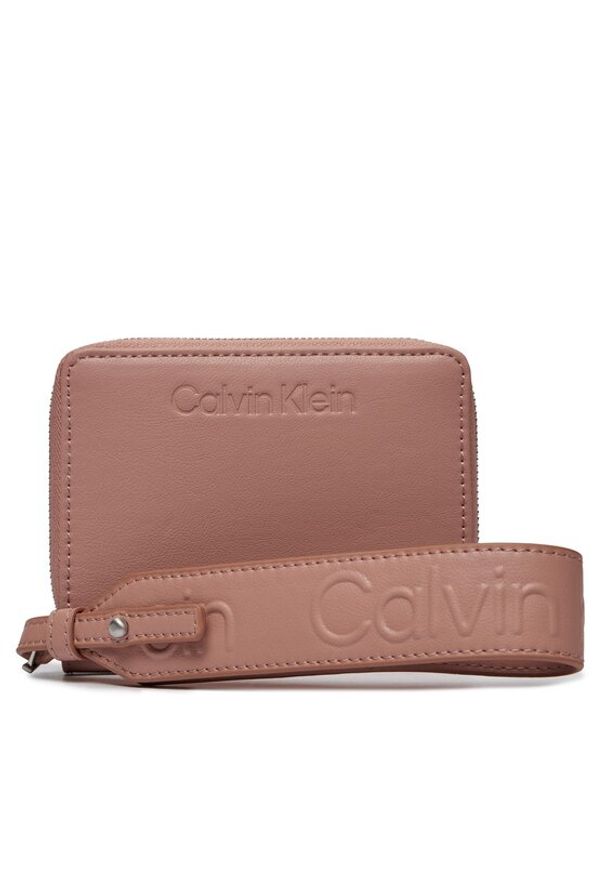 Calvin Klein Duży Portfel Damski Gracie Wallet W/Strap Md K60K611387 Różowy. Kolor: różowy. Materiał: skóra