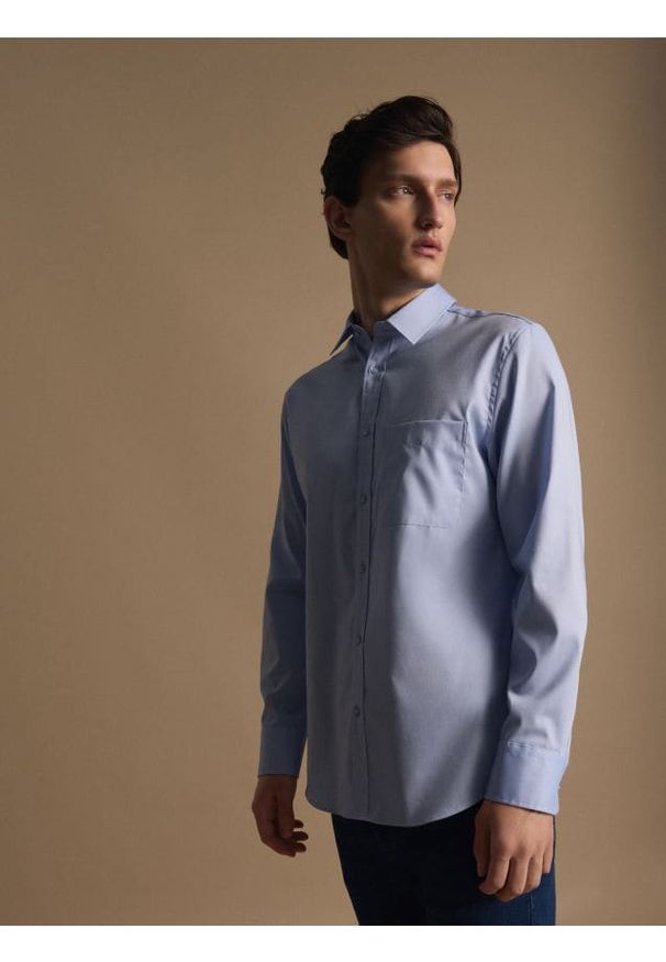 Reserved - Bawełniana koszula slim fit - jasnoniebieski. Kolor: niebieski. Materiał: bawełna