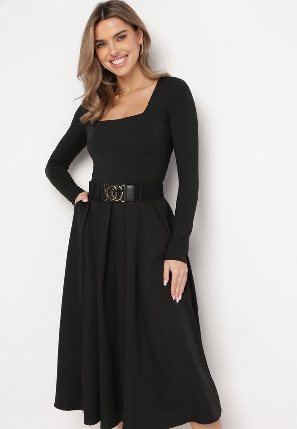 Born2be - Czarna Spódnica Rozkloszowana z Paskiem Cizo. Kolor: czarny