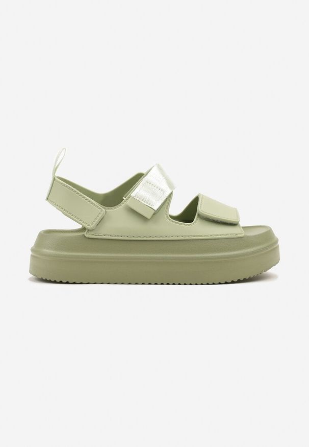 Born2be - Zielone Sandały na Grubej Podeszwie z Dwoma Paskami Taloiti. Okazja: na co dzień. Zapięcie: pasek. Kolor: zielony. Materiał: jeans. Wzór: paski. Styl: klasyczny, casual