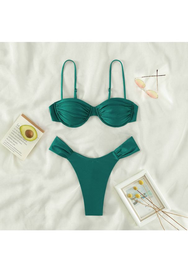 Intica - Strój kąpielowy bikini z regulowanym stanikiem i trójkątnymi figami Aleah. Kolor: zielony. Materiał: materiał