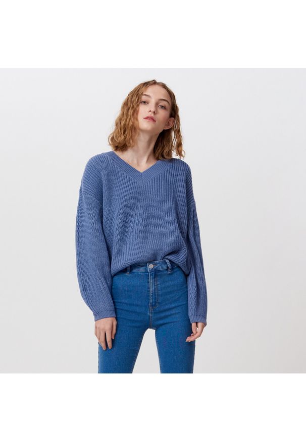 Cropp - Sweter z dekoltem V - Niebieski. Kolor: niebieski